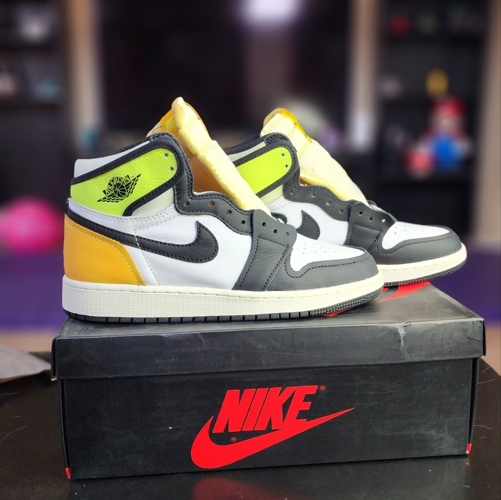 Jordan 1 Retro High White Black Volt University Gold  Brand New